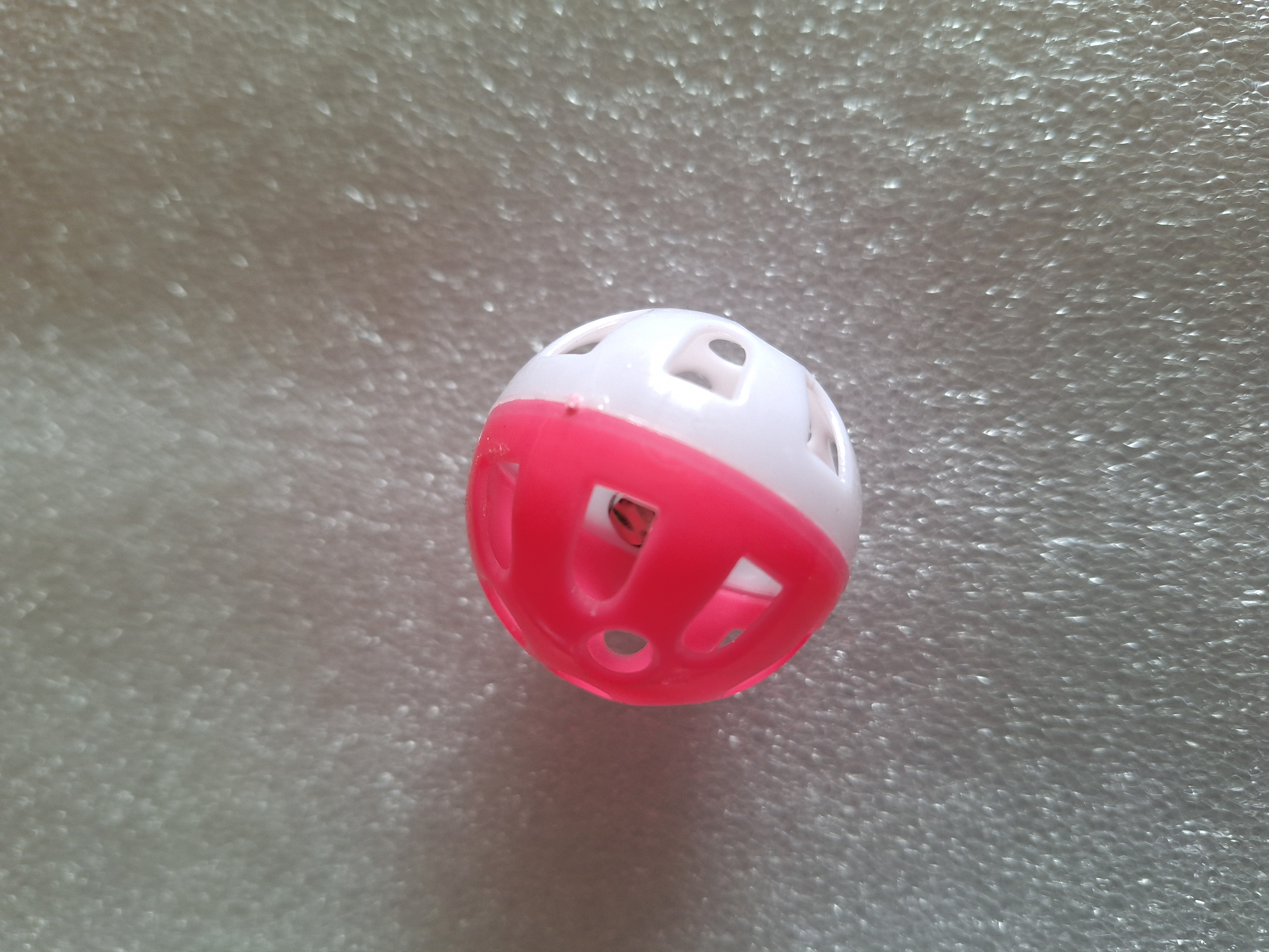 Pall kellukesega 4cm