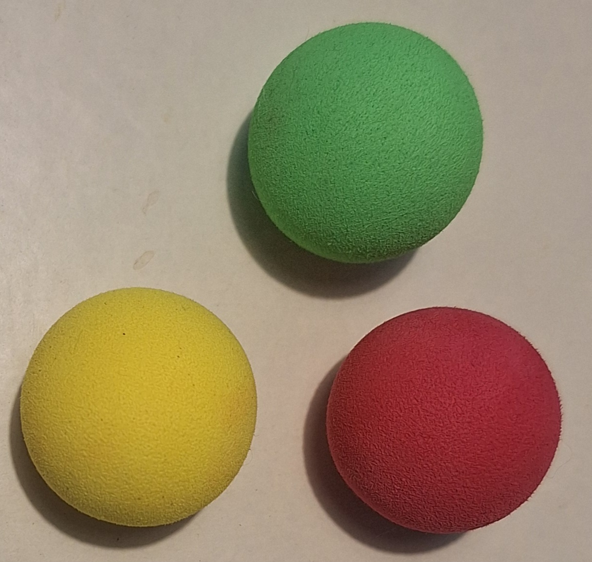 pall 3cm 1tk (random colours)
